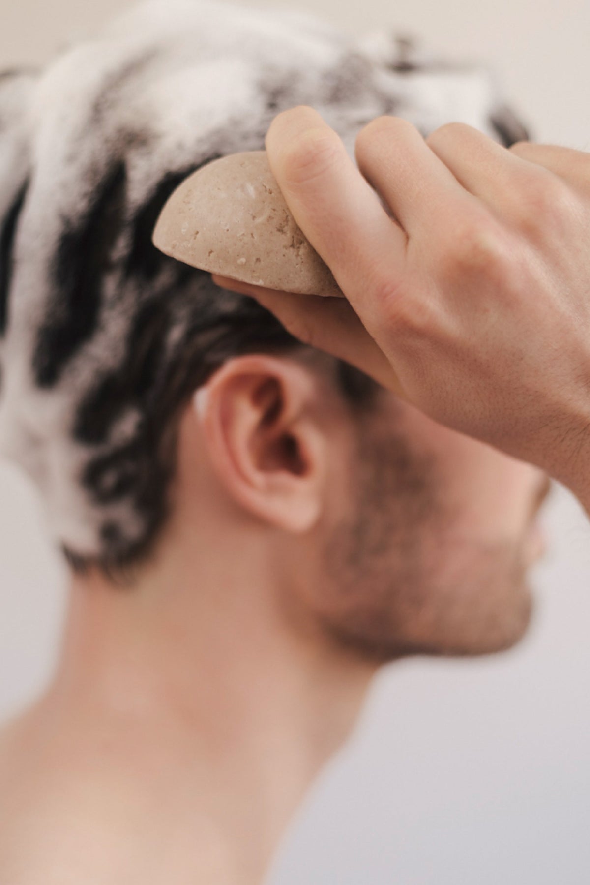 Cheveux après utilisation de l'après-shampoing solide Homnès