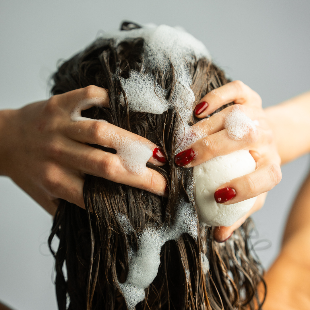 Choisir son shampoing solide selon son type de cheveux