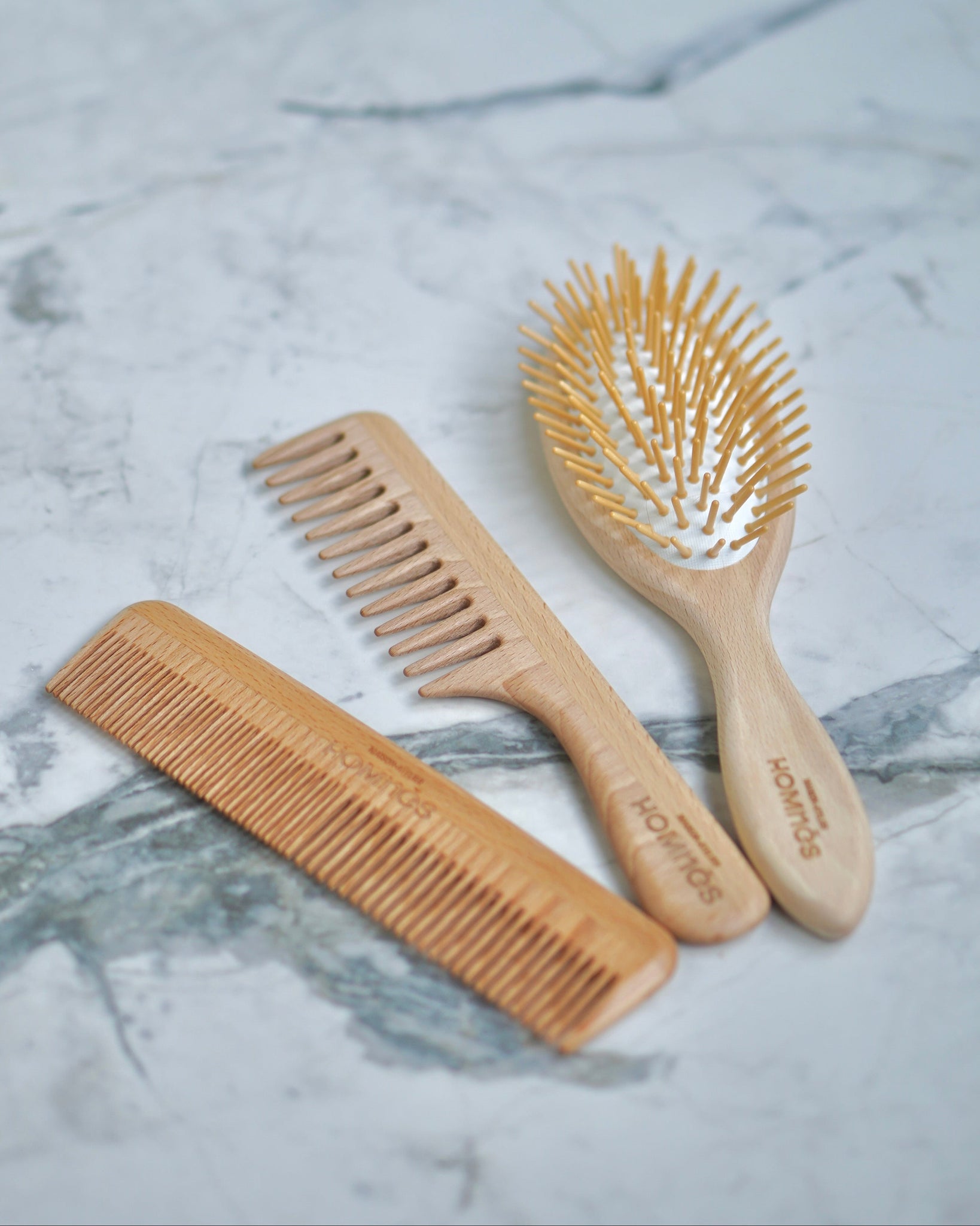 Natural hairbrush with wooden bristles