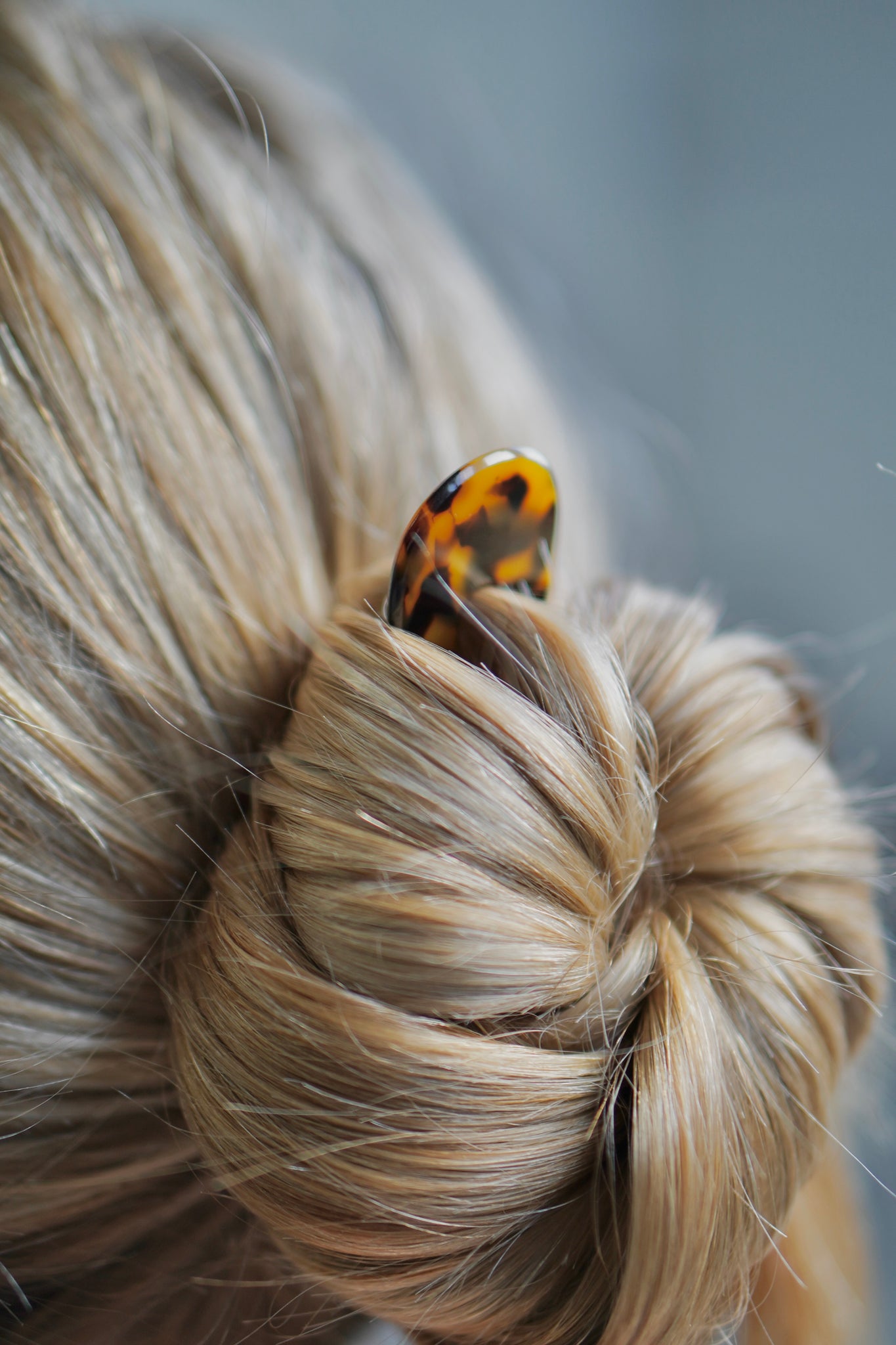 Natural hairbrush with wooden bristles